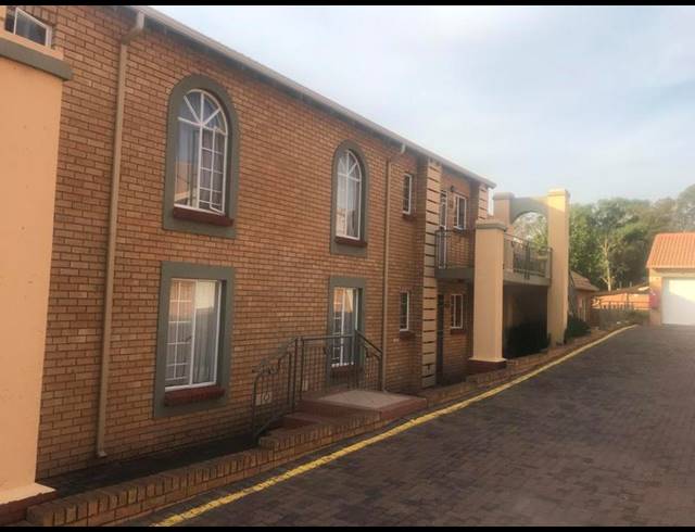 2 BEDROOM APARTMENT FOR SALE IN MOOIKLOOF RIDGE ESTATE